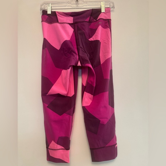 Reebok workout crop pants, size small - Picture 2 of 4
